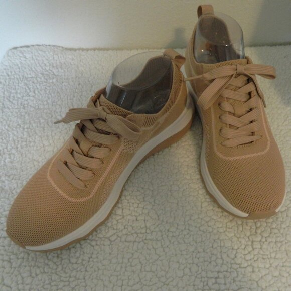 8.5 Clarks PINK/PEACH Circuit Tie Tennis Shoes Very Nice Clarks - Picture 3 of 7
